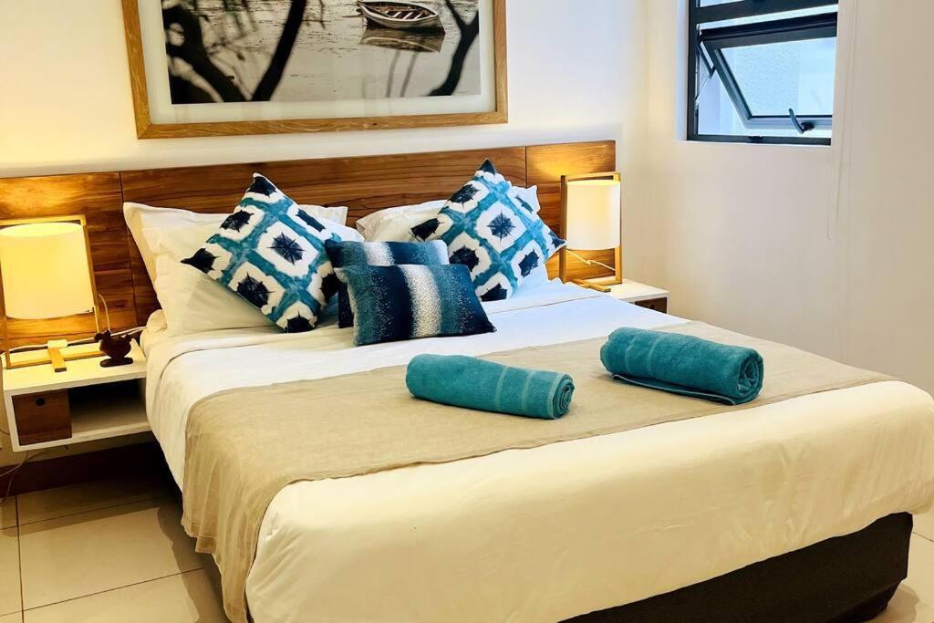 Latitude Luxury Seafront Suite Rivière Noire Exterior foto