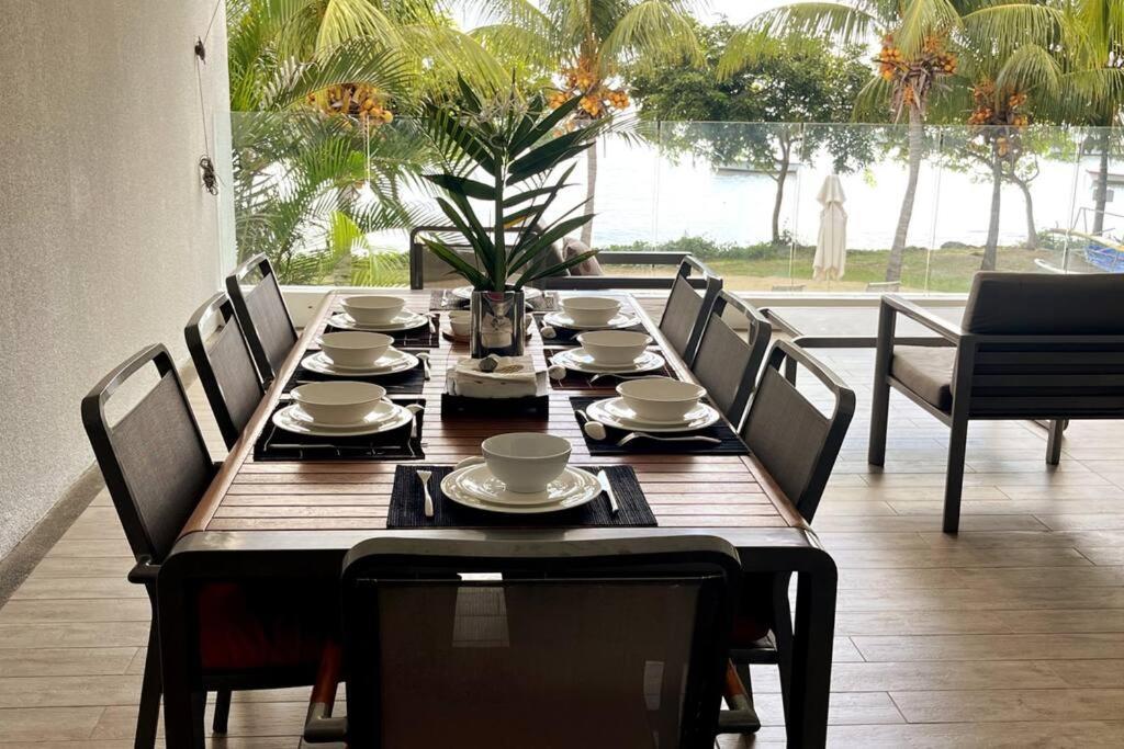 Latitude Luxury Seafront Suite Rivière Noire Exterior foto